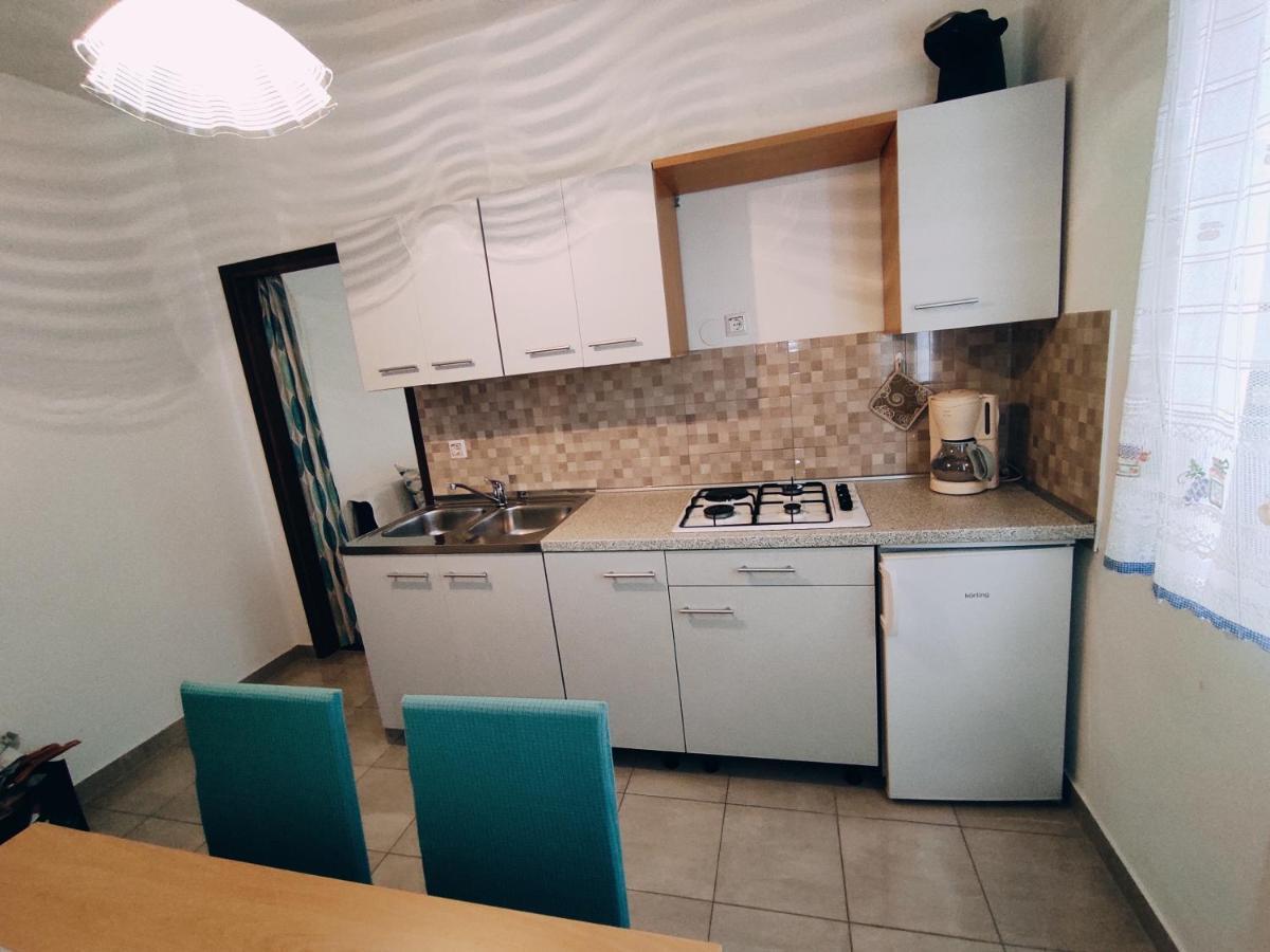 App Karmen With Free Parking Apartman Poreč Kültér fotó
