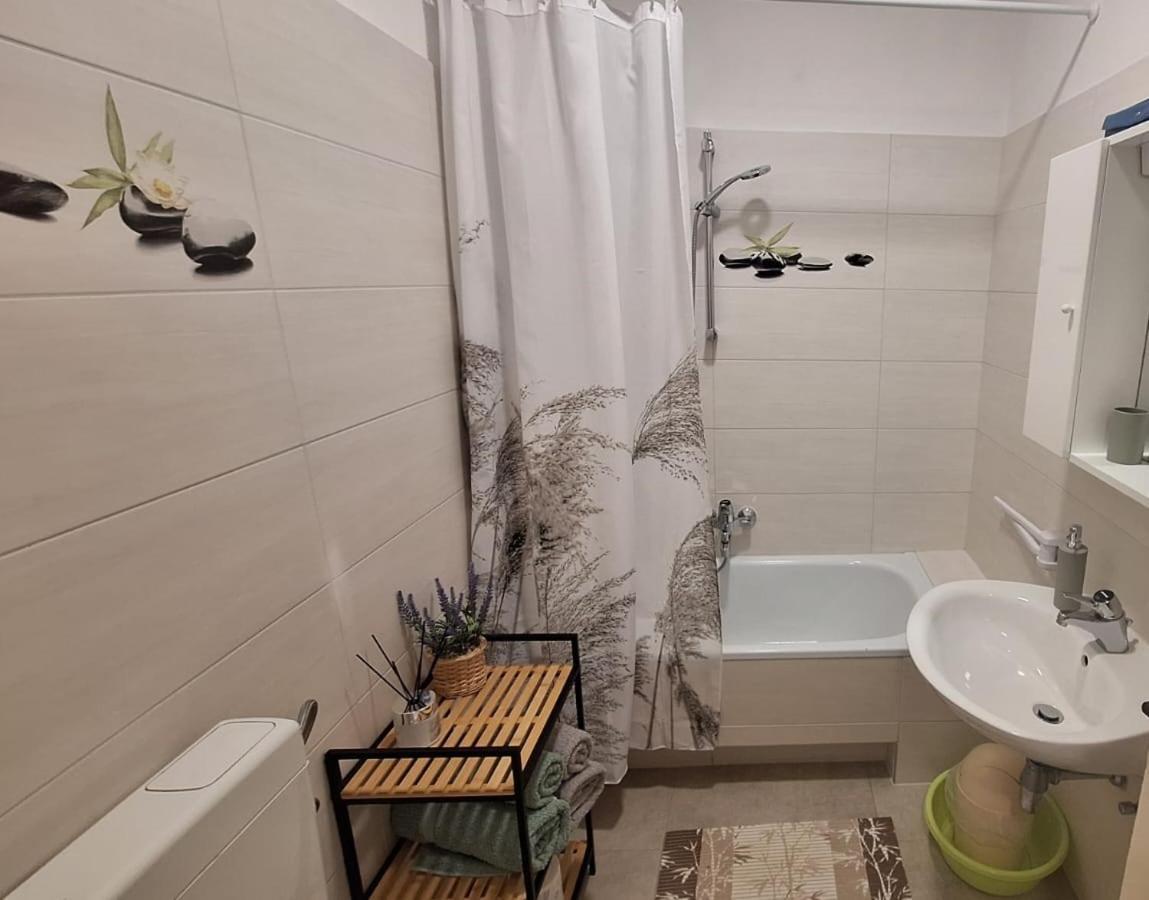 App Karmen With Free Parkig Apartman Poreč Kültér fotó