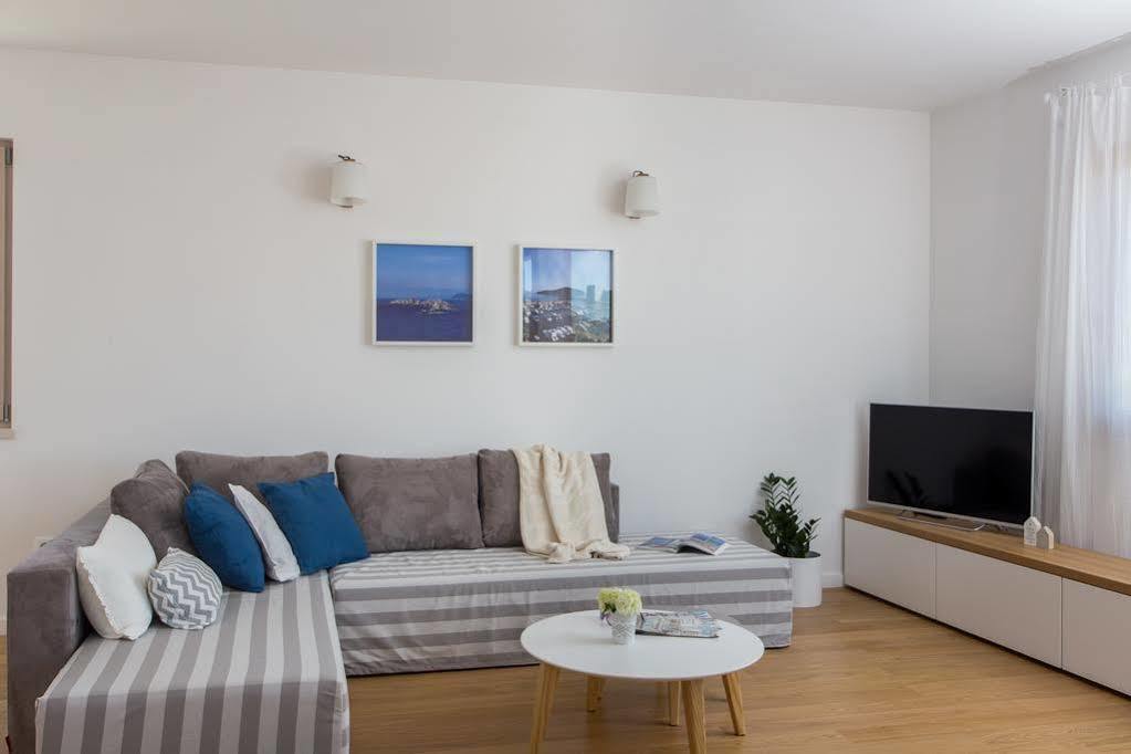 App Karmen With Free Parking Apartman Poreč Kültér fotó